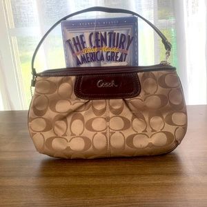 Coach Womens Wrustlet Clutch signature hand bag